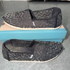TOMS Men's Black Patterned Loafers